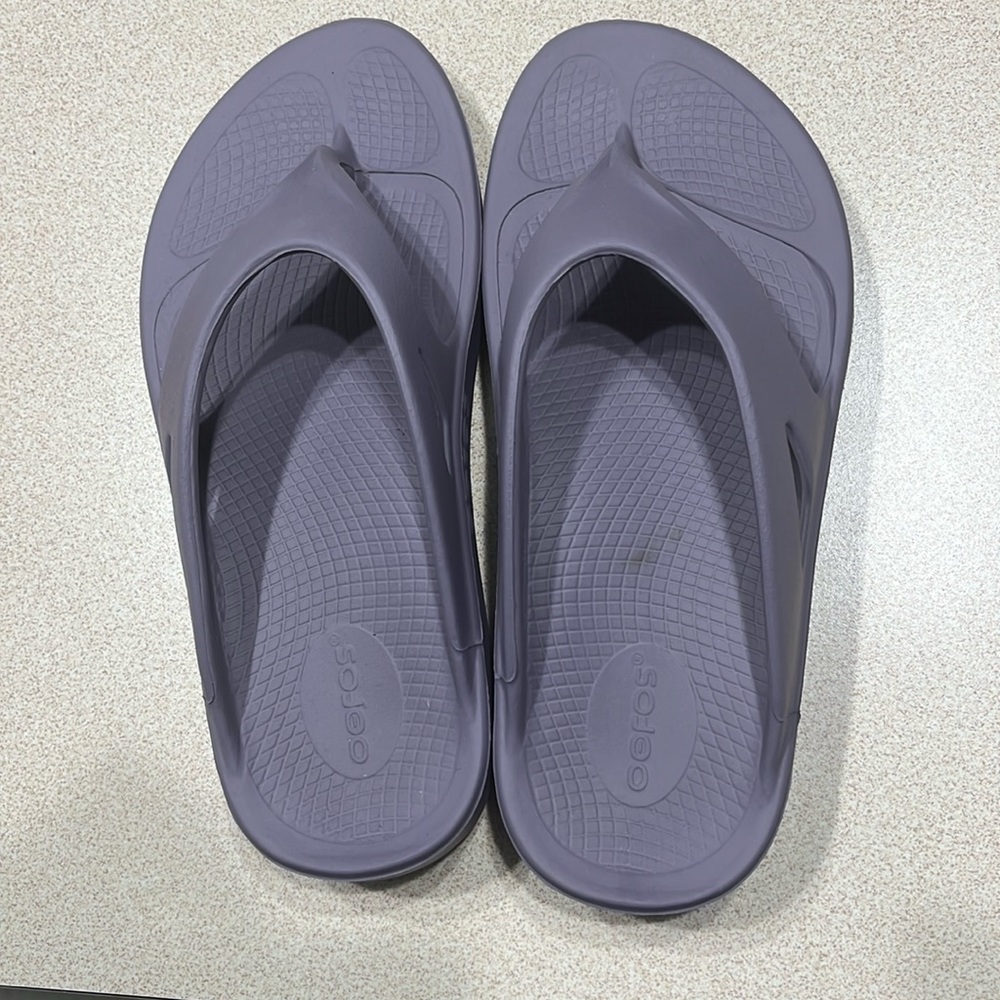 Oofos EU size 40  women 8.5-9